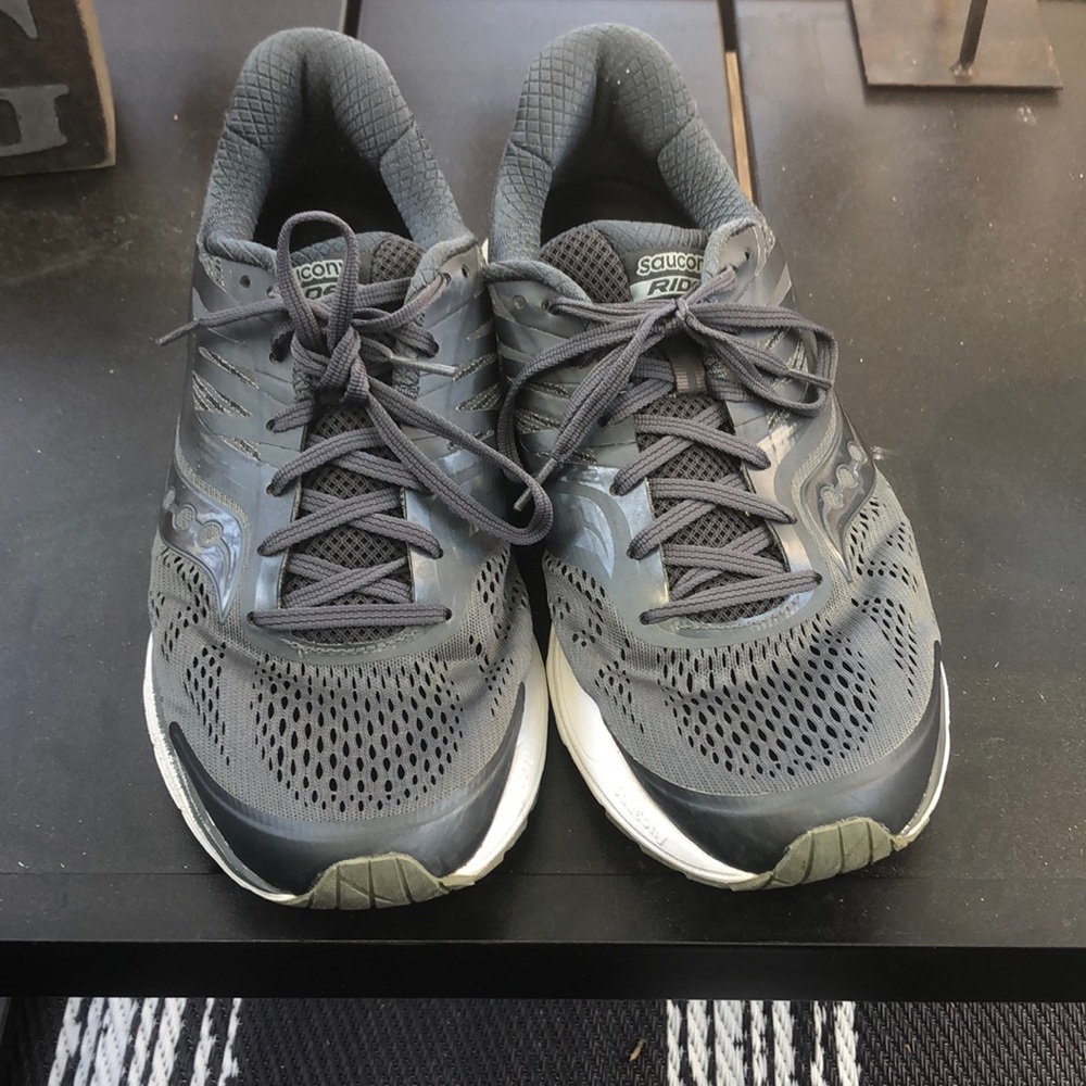 Saucony Ride 10 sneakers size 11